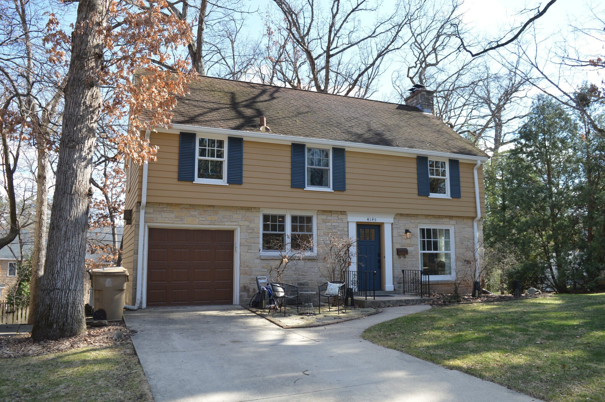 Building Photo - 4145 Hiawatha Dr