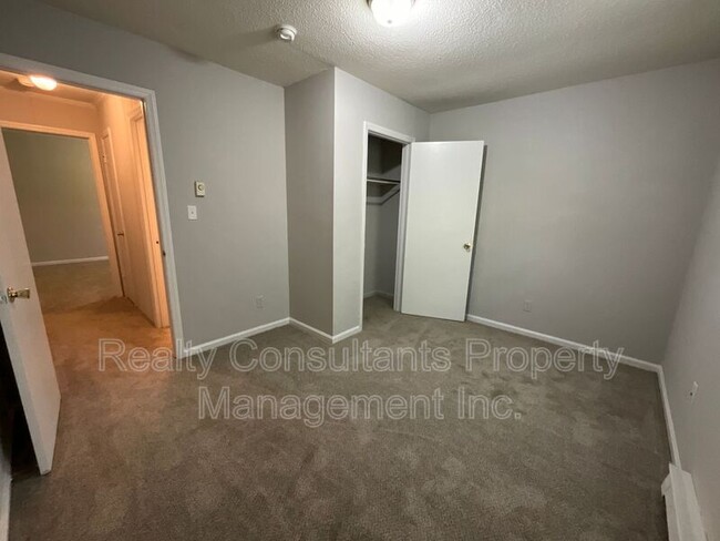Building Photo - 113 Cox Ave