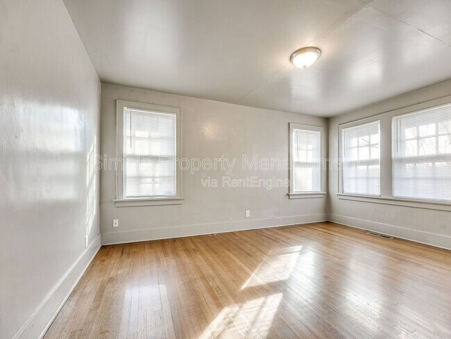 Building Photo - 816 NE 20th St