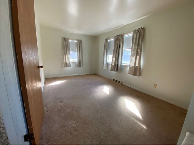 Building Photo - 7012 W 138th Ln
