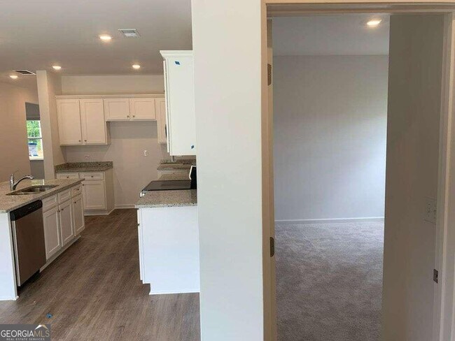 Building Photo - 200 Dragon Dr