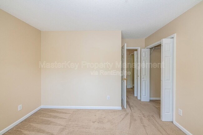 Building Photo - 4001 Winecott Dr