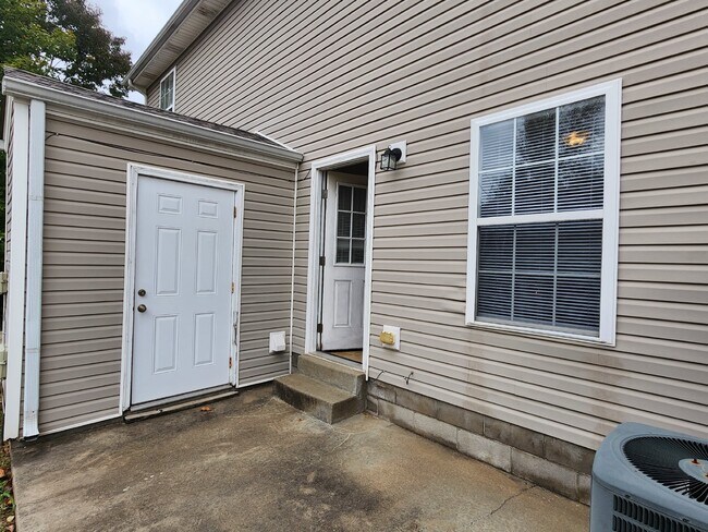 Building Photo - 248-2C EXECUTIVE AVE, CLARKSVILLE, TN 37042