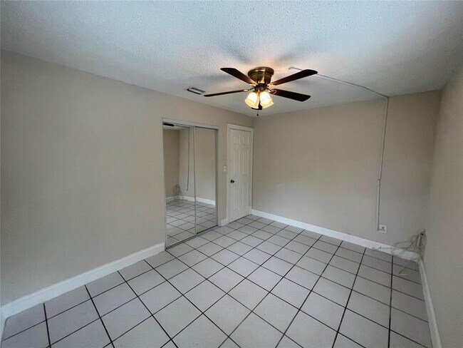 Building Photo - 5721 SW 38th St