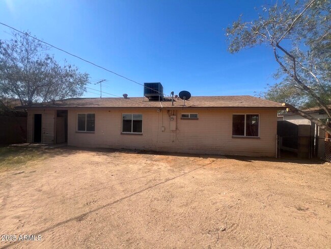 Building Photo - 1238 E Vine Ave