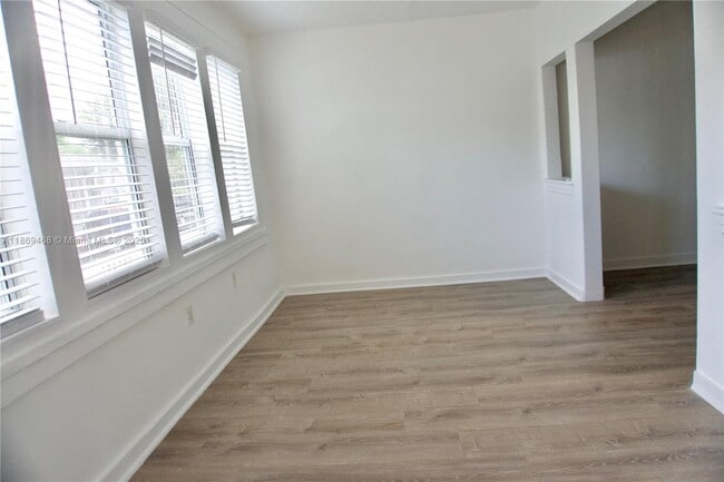 Building Photo - 501 SW 6th Ct