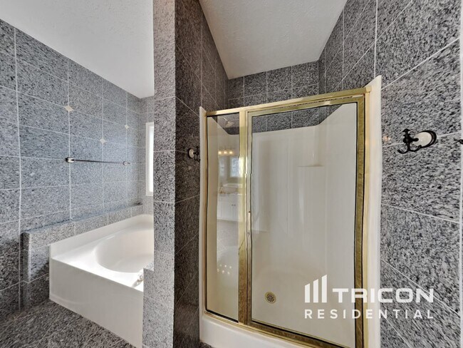 Building Photo - 105 Crooked Creek Ct