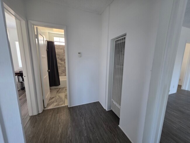 Building Photo - 1349 W 35th Pl