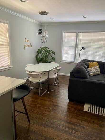 Dining area with pendant lights - 3172 Sandusky Dr