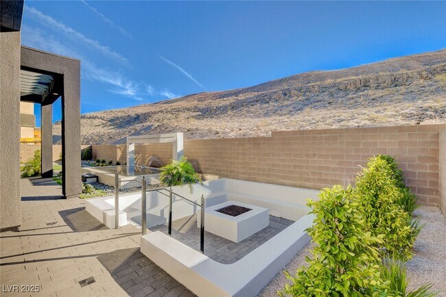 Building Photo - 5289 Feathertop Dr