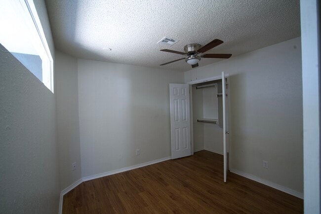 Building Photo - 2255b Donna Dr