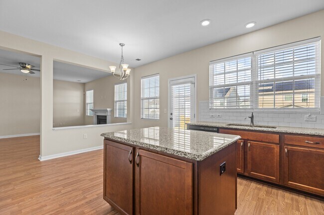 Building Photo - 624 Hiddenbrook Dr