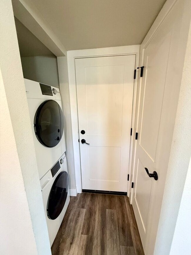 Building Photo - Modern Home in Heart of Old Town Fort Collins!