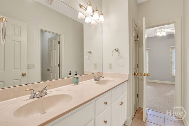 Building Photo - 2 Wakefield Pl