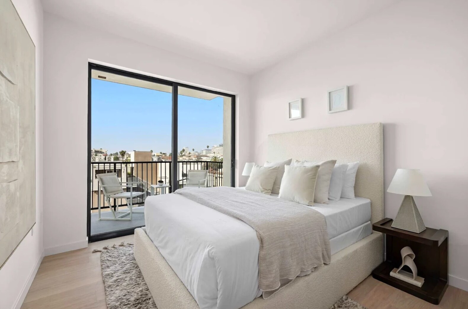 Building Photo - 904 S New Hampshire Ave