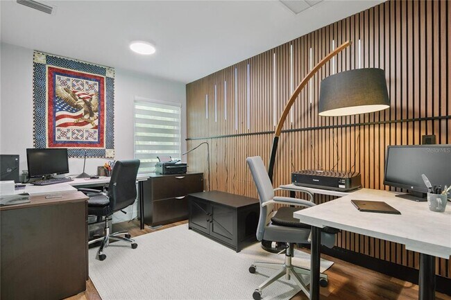 Building Photo - 1851 Royal Oak Pl E