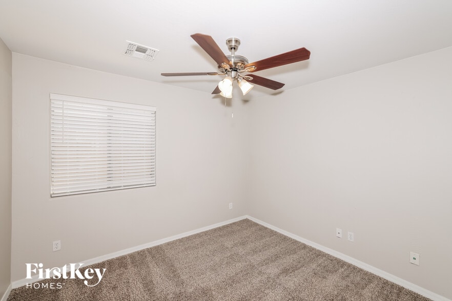 Building Photo - 2624 S 257th Ave