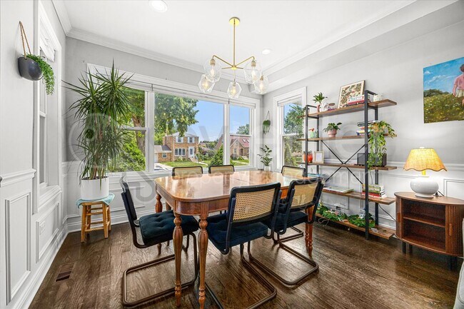 Building Photo - 4230 N Oriole Ave