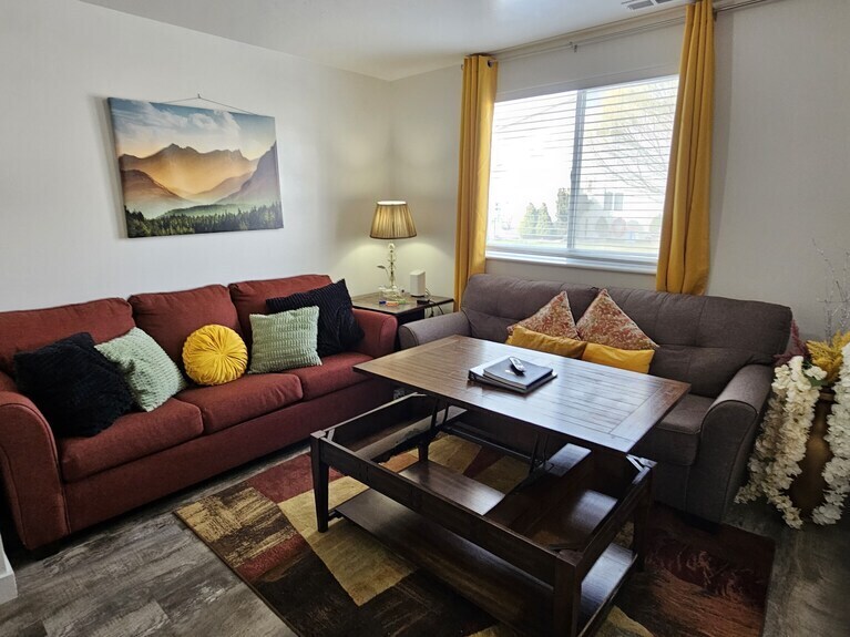 Family Room - 426 w 600 s