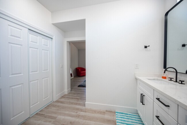 Building Photo - Sun CIty Summerlin 55+, Highly Upgraded, S...