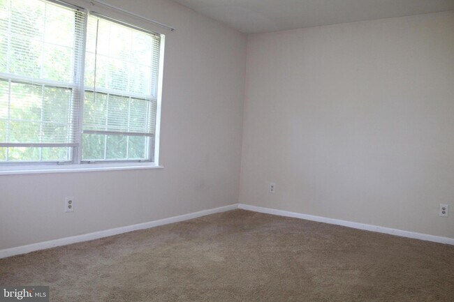 Building Photo - 426 Harmon Rd