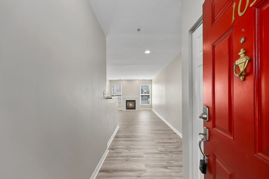 Building Photo - 25340 Lake Mist Square