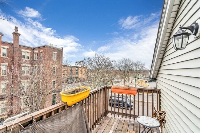 Building Photo - 1-3 Howard Place Unit 3