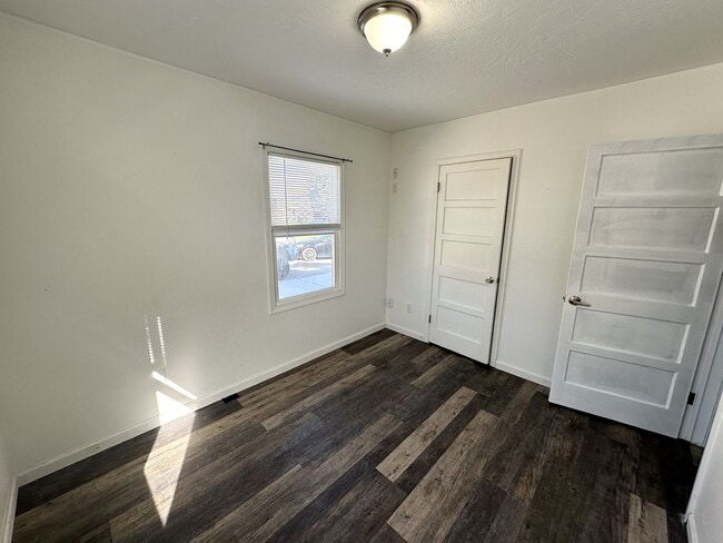 Building Photo - 1st Month Rent Free!  Charming & Modern 2-...