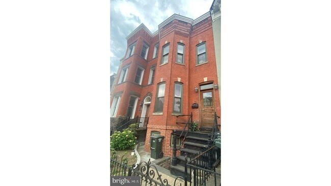 Building Photo - 724 Old Martindale Rd