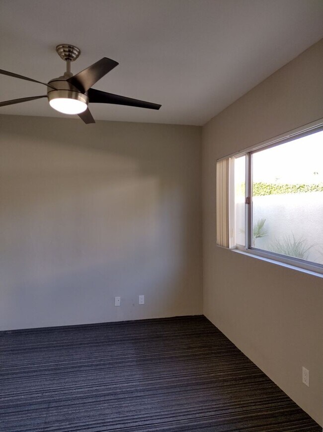 Building Photo - 558-560-562 Calle Abronia S