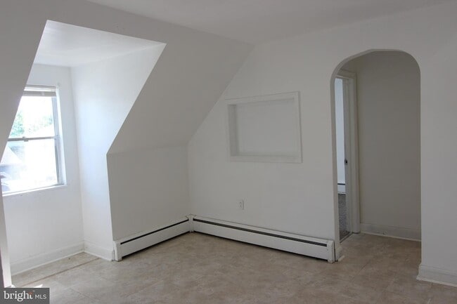Building Photo - 104 Lincoln Ave SW
