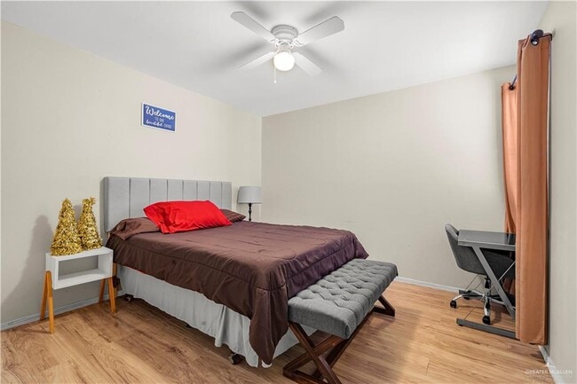 Building Photo - 16 Oasis Dr