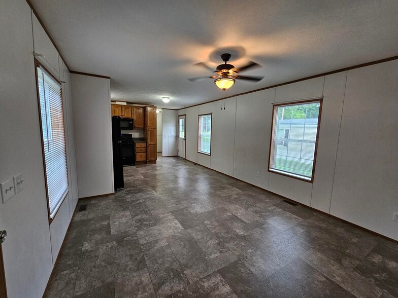 Building Photo - 46 Pine Cir