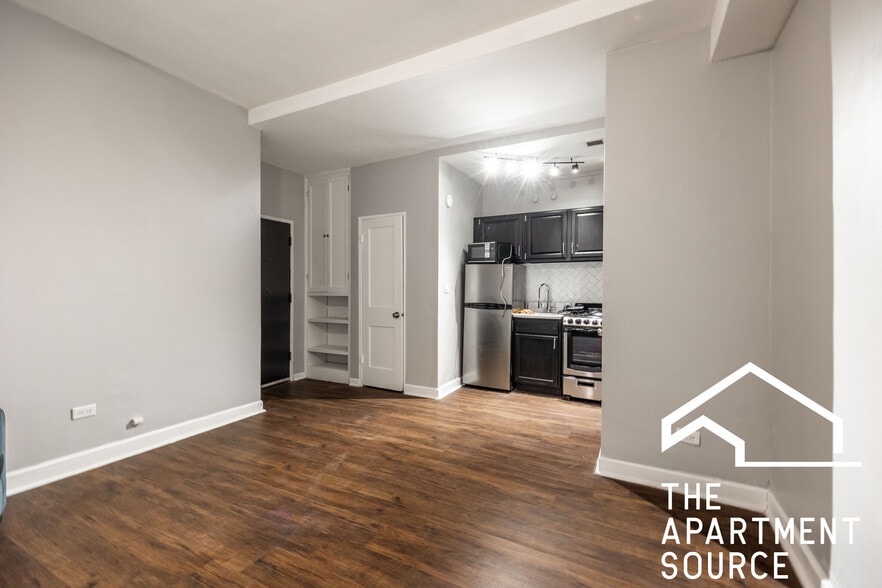 Building Photo - 1200 N La Salle Dr