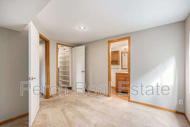 Building Photo - 14020 W Amherst Ave