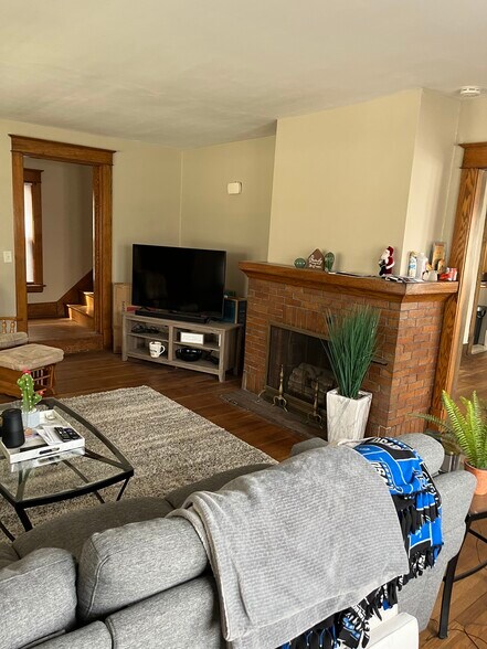 Building Photo - 1301 Fulton St W