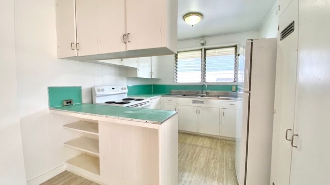 Building Photo - 3007 Lanikaula St