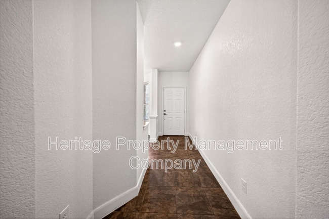 Building Photo - 7915 Cenote Dr