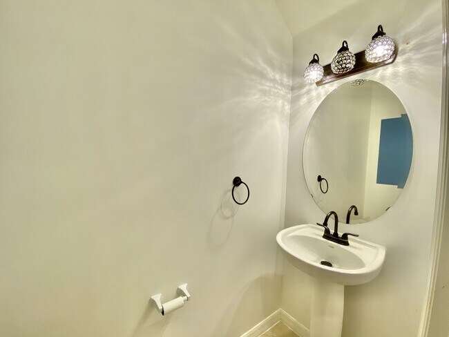 Building Photo - 7472 Bristol Cir