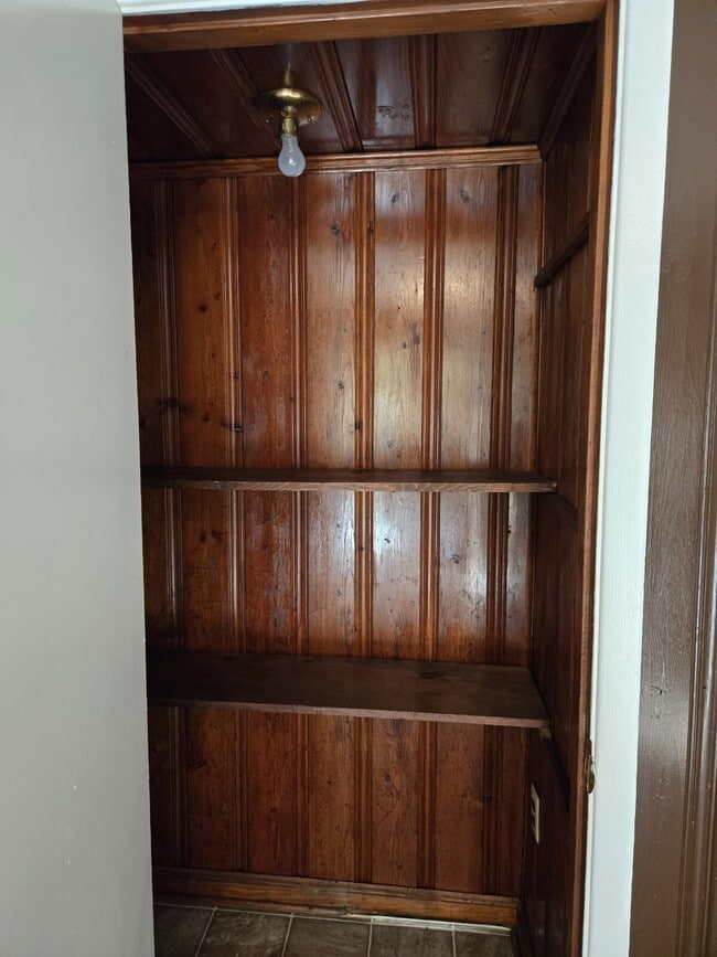 Building Photo - Charming 4-Sided Brick Oasis with Fenced Yard & Hardwood Floors in Atlanta!"