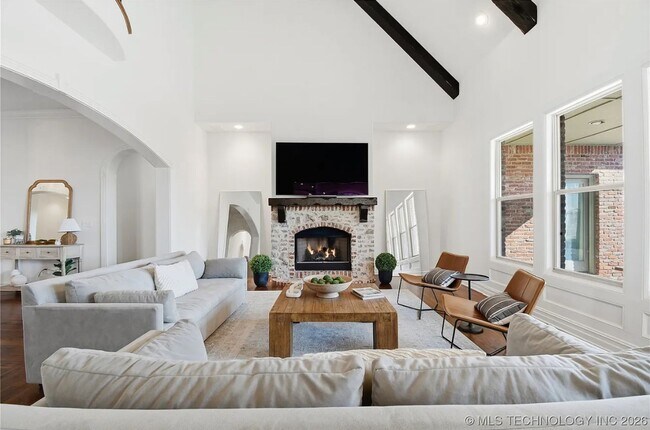 Building Photo - Exquisite custom home with high end finishes located in the gated community of Maple Ridge Village