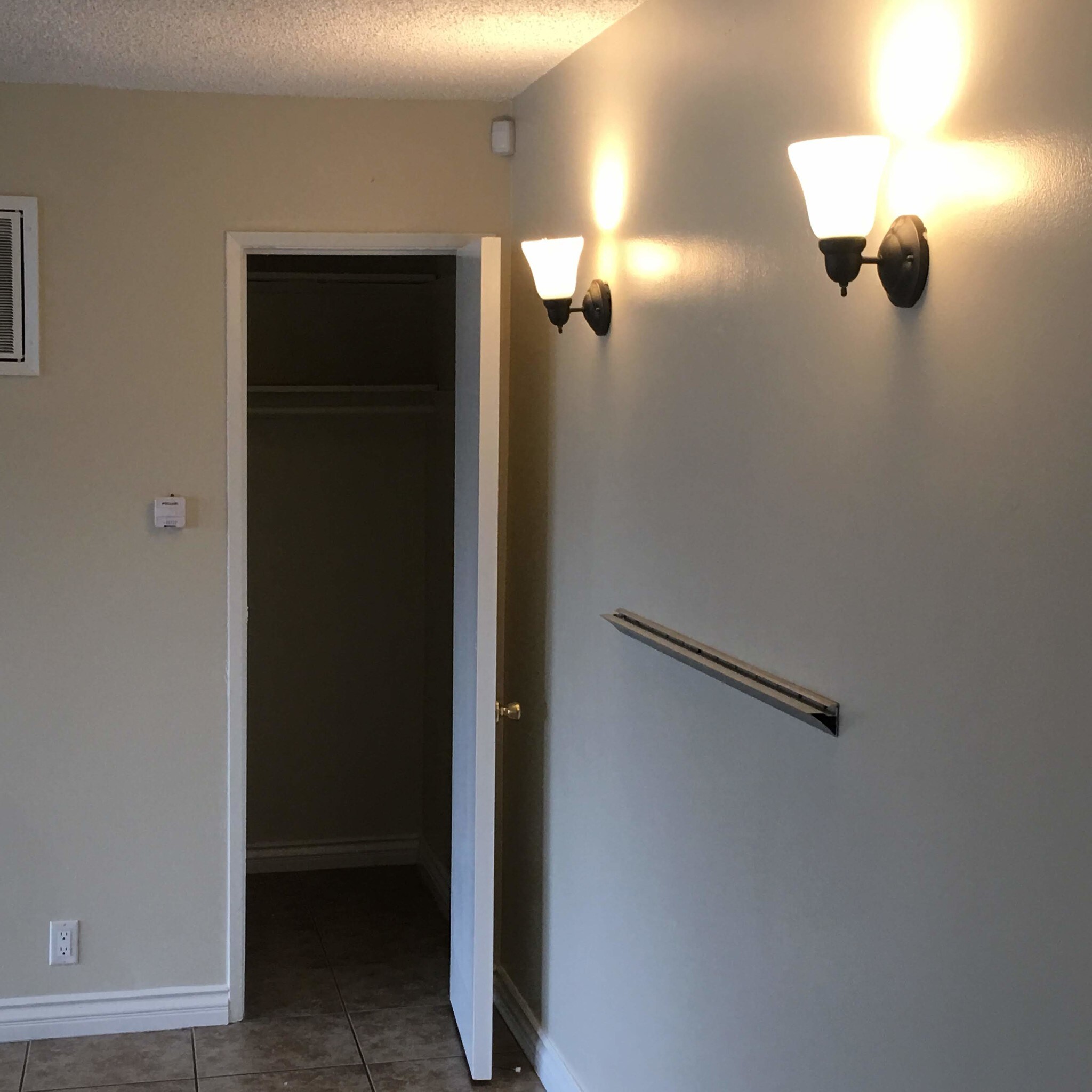 Building Photo - 805 Glenway Dr