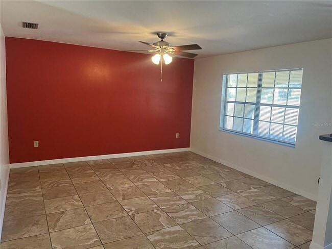 Building Photo - 2330 NE 41st St