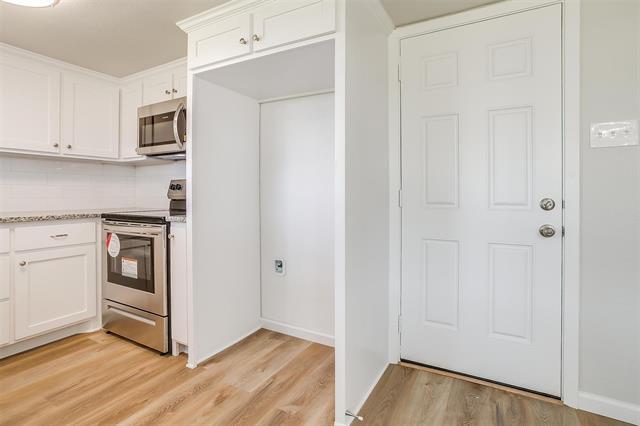 Building Photo - 921 Willow Cir S