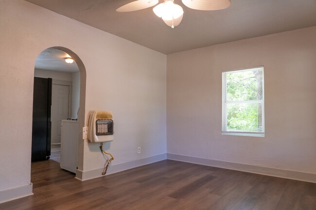 Building Photo - CHECK OUT this 3 bedroom in OKC! - FULLY R...