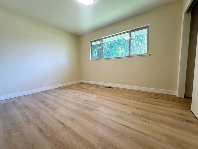 Building Photo - Spacious 4 Bed 2.5 Bath South Los Altos Home - Pool! Great Schools!