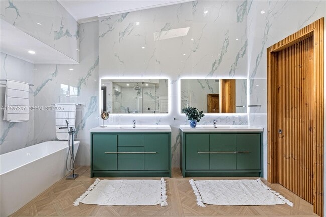 Building Photo - 6124 Paradise Point Dr