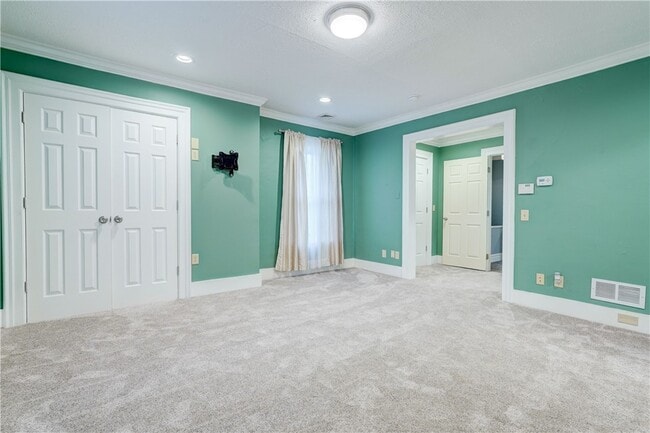 Building Photo - 450 S Main St