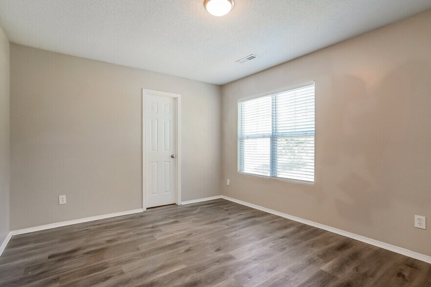 Building Photo - 2256 Ballston Pl