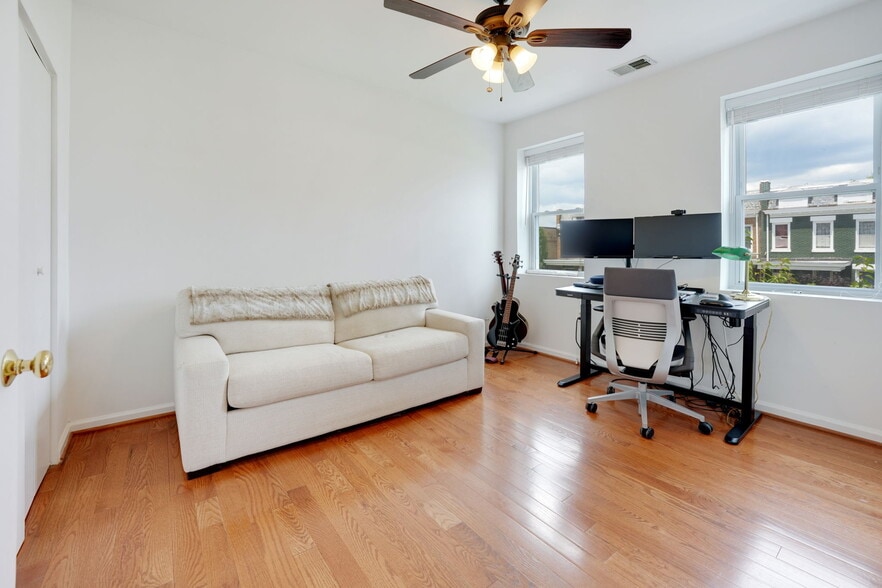 Building Photo - 520 Lamont St NW